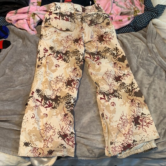 Powder Room Women Snowboard Pants - Picture 3 of 14